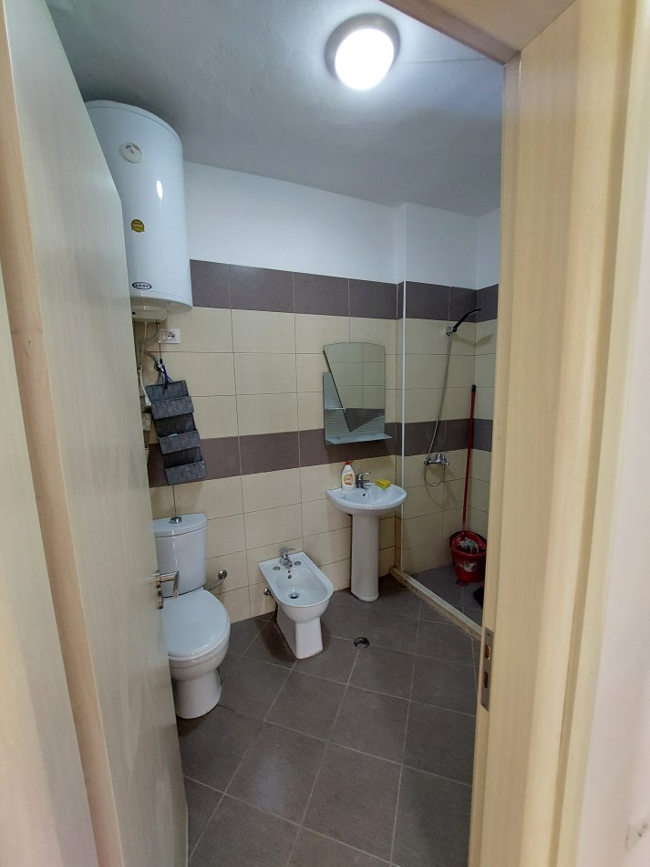 Tirane, jepet me qera apartament 2+1+Ballkon Kati 3, 95 m² 350 € (Shefqet kuka)