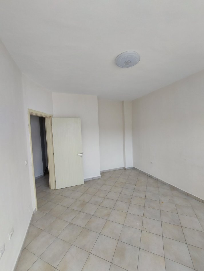 Tirane, jepet me qera apartament 2+1+Ballkon Kati 3, 95 m² 350 € (Shefqet kuka)