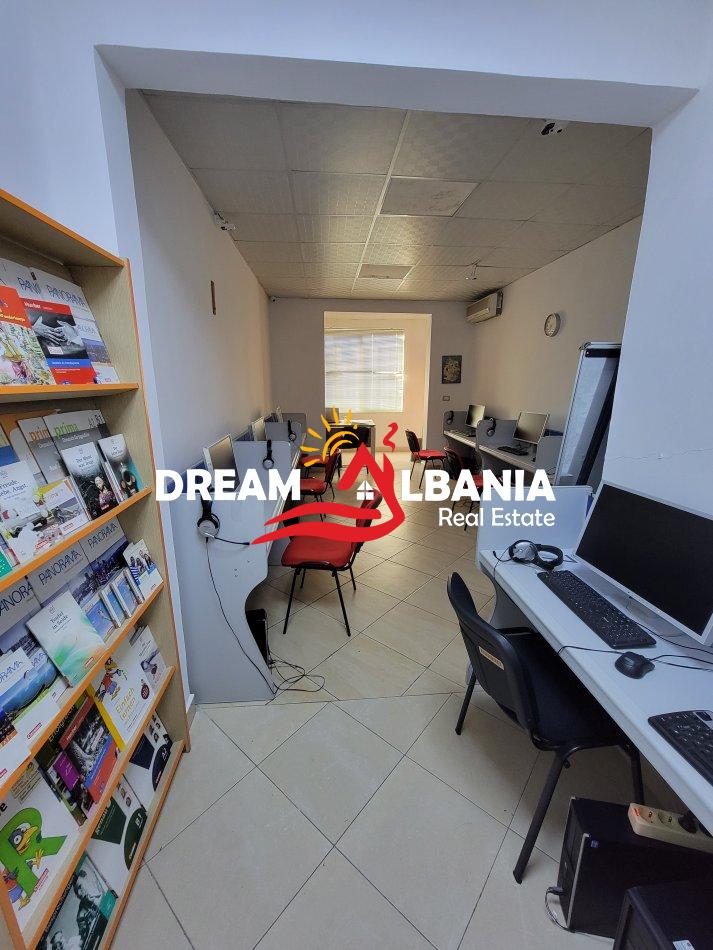 Tirane, jepet me qera zyre Kati 1, 126 m² 1.200 € (Pjeter Bogdani)