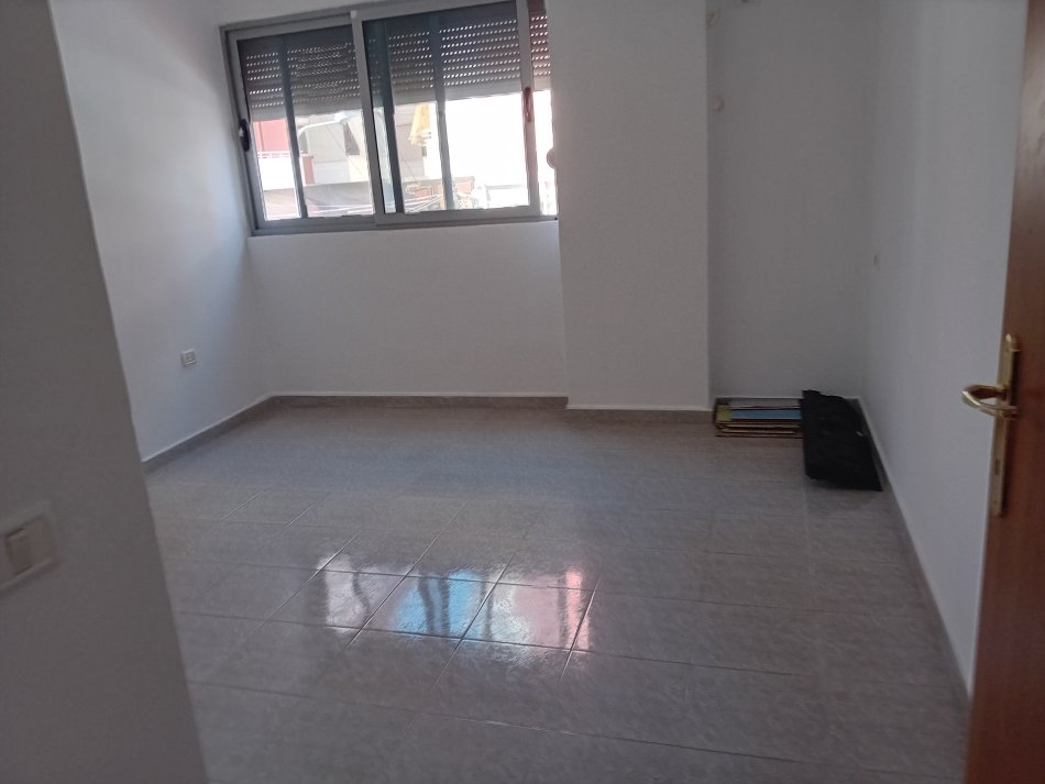 Tirane, Shitet Apartament 2+1 me Hipoteke. Siperfaqe 108 m2. Cmimi 164.000 Euro, i diskutueshem... (Kodra e Diellit, Rruga e Zallit)
