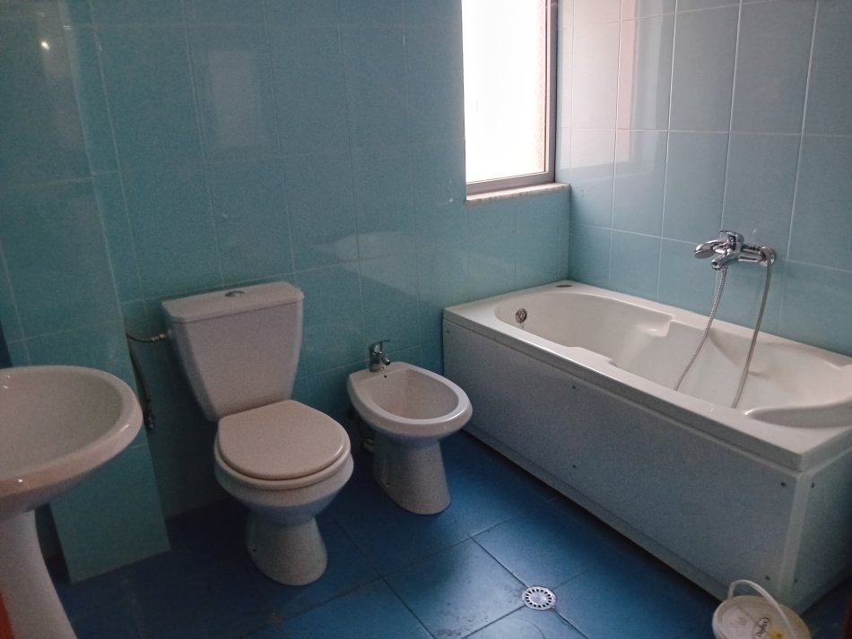 Tirane, Shitet Apartament 2+1 me Hipoteke. Siperfaqe 108 m2. Cmimi 164.000 Euro, i diskutueshem... (Kodra e Diellit, Rruga e Zallit)