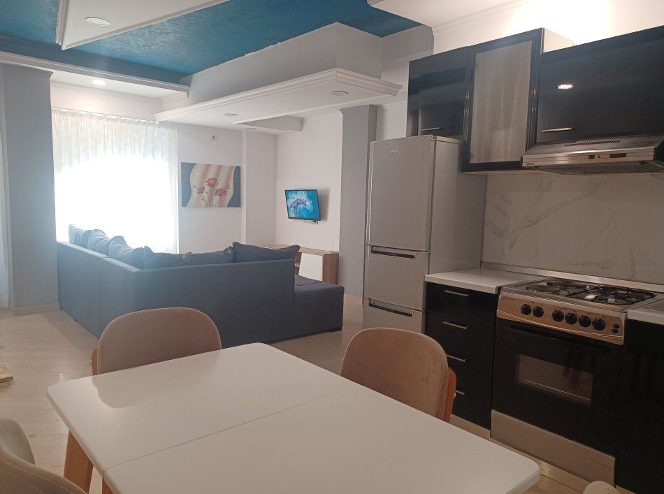 Dyqan (zyre) +Apartament