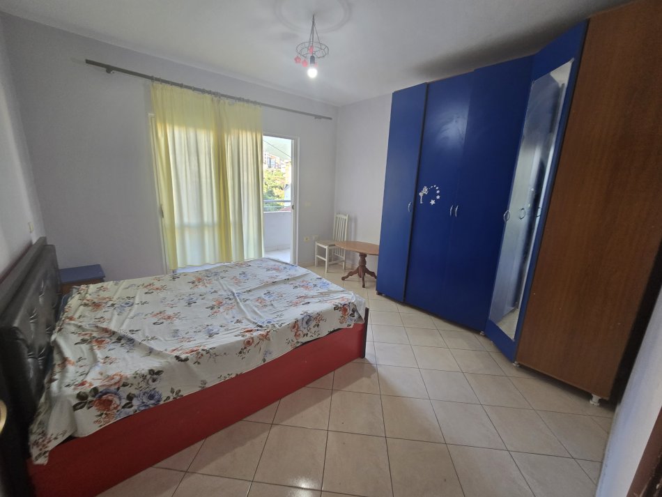 Tirane, jepet me qera apartament 1+1+Ballkon Kati 4, 86 m² 300 € (Fresk)