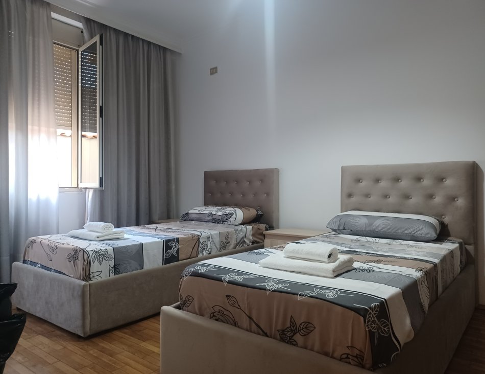 Dyqan (zyre) +Apartament