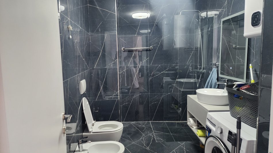 Tirane, jepet me qera apartament 2+1 Kati 2, 99 m² 1.300 € (Liqeni I Tiranes)