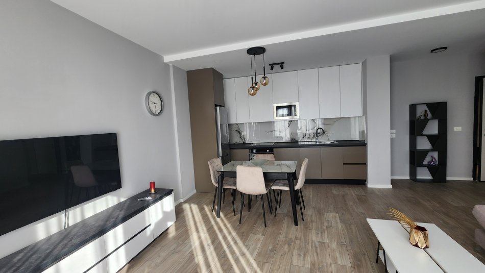 Tirane, jepet me qera apartament 2+1 Kati 2, 99 m² 1.300 € (Liqeni I Tiranes)