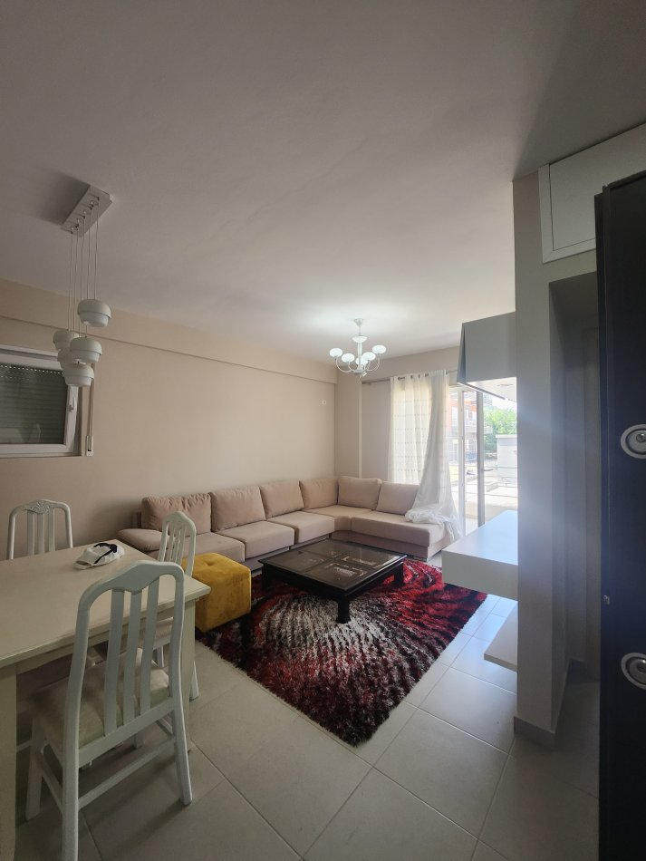Tirane, jepet me qera apartament 2+1 Kati 3, 120 m² 500 € (Kopshti Botanik)