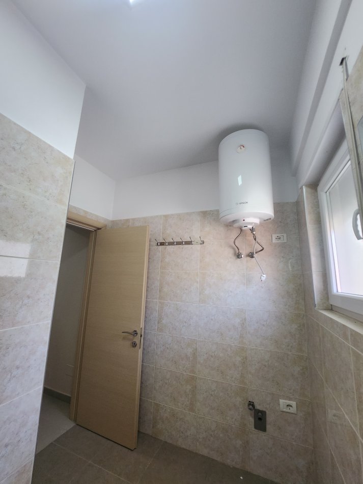 Tirane, jepet me qera apartament 2+1 Kati 3, 120 m² 500 € (Kopshti Botanik)