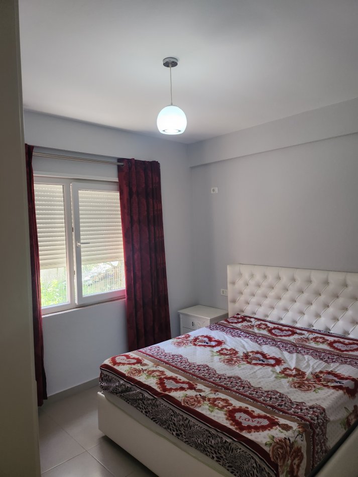 Tirane, jepet me qera apartament 2+1 Kati 3, 120 m² 500 € (Kopshti Botanik)