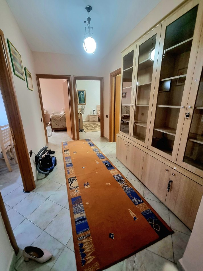 Tirane, jepet me qera apartament 2+1+Aneks Kati 2, 110 m² 490 € (Brryli, Drejtoria E Policise se Pergjithshme, Shkolla Ali Demi)