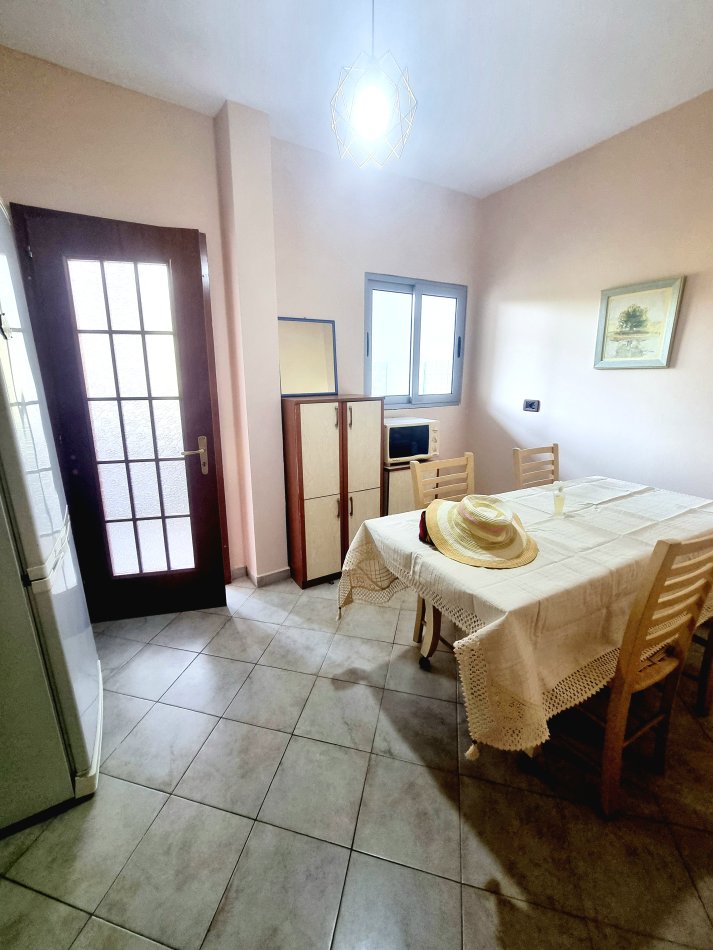 Tirane, jepet me qera apartament 2+1+Aneks Kati 2, 110 m² 490 € (Brryli, Drejtoria E Policise se Pergjithshme, Shkolla Ali Demi)