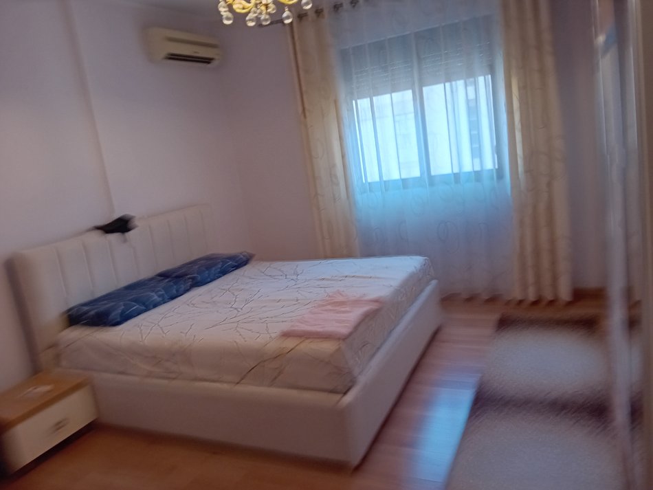 Tirane, shitet 2+1.me hipotek. Sip 90 m2.Cmimi 157.000 Euro i disk. Kodra e Diellit.Rruga Rrapo Hekali.