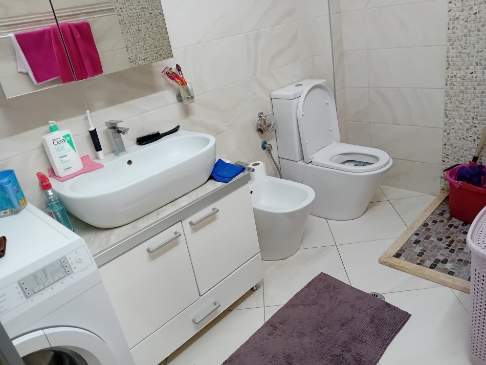 Tirane, shitet 2+1.me hipotek. Sip 90 m2.Cmimi 157.000 Euro i disk. Kodra e Diellit.Rruga Rrapo Hekali.