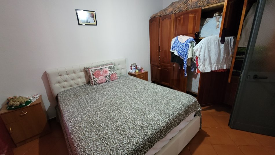 Tirane, shitet shtepi 1 Katshe Kati 1, 271 m² 175.000 € (Unaza e madhe)