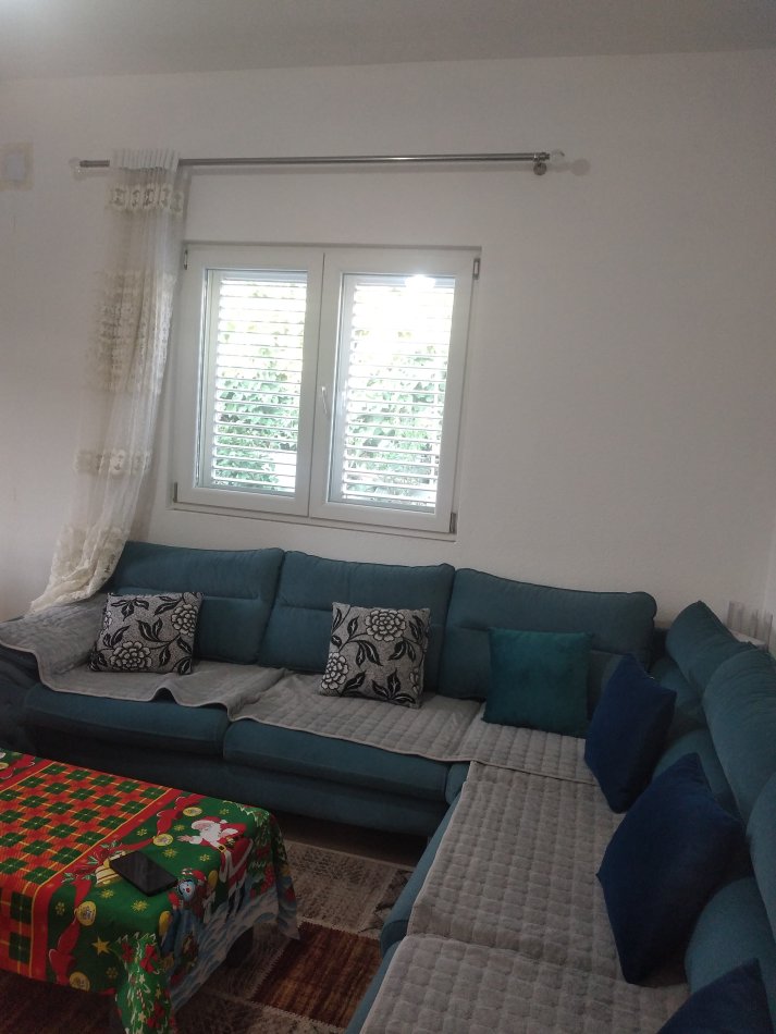 Tirane, shitet shtepi 1 katëshe  3+1 me  145 m² ndërtim dhe 500 m2 truall= 130.000 € (Kamez)