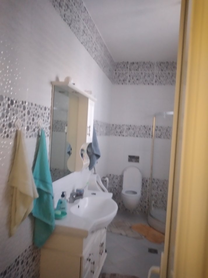 Tirane, shitet shtepi 1 katëshe  3+1 me  145 m² ndërtim dhe 500 m2 truall= 130.000 € (Kamez)