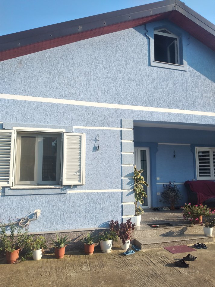 Tirane, shitet shtepi 1 katëshe  3+1 me  145 m² ndërtim dhe 500 m2 truall= 130.000 € (Kamez)