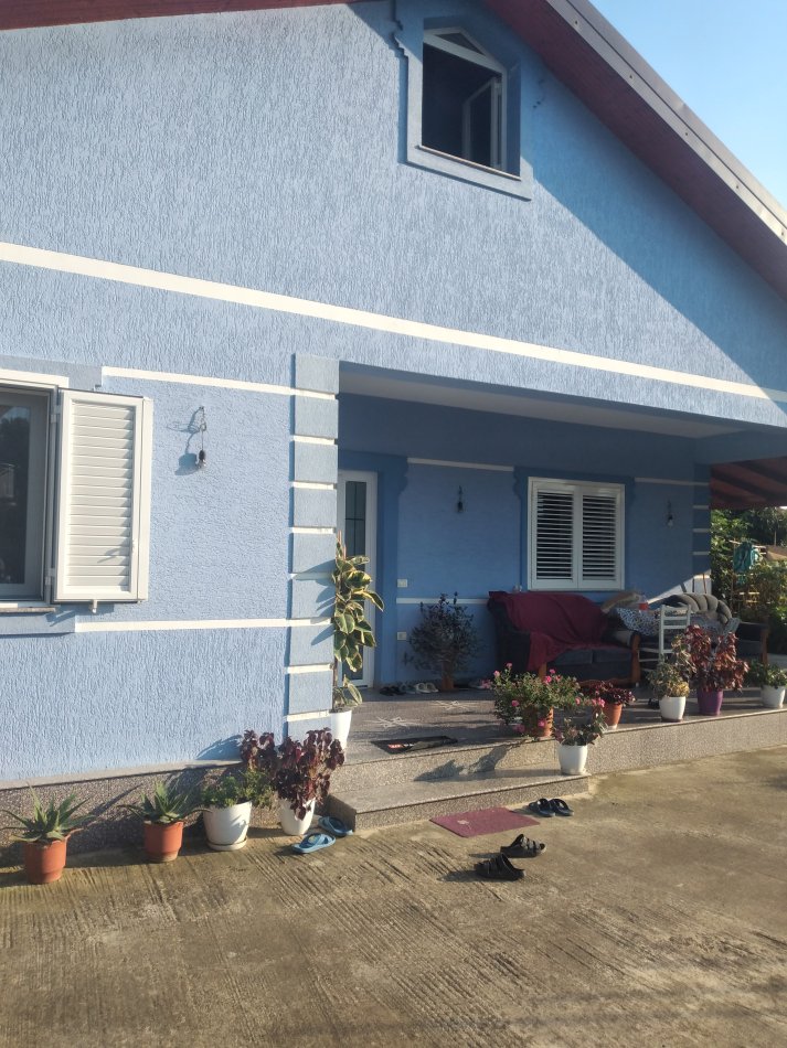 Tirane, shitet shtepi 1 katëshe  3+1 me  145 m² ndërtim dhe 500 m2 truall= 130.000 € (Kamez)