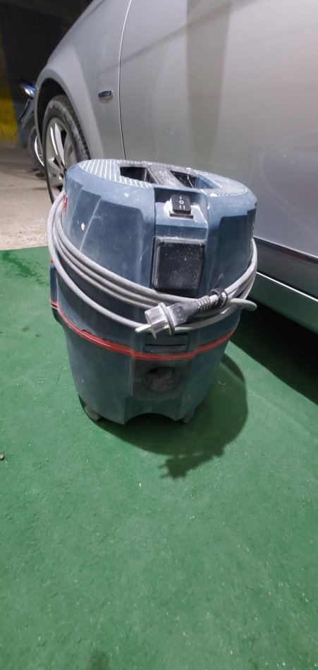 Tirane, Shitet fshesa BOSCH 20 L 250 €