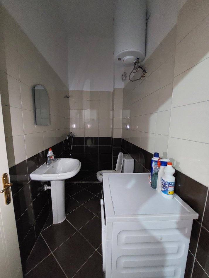 Vlore, jepet me qera apartament 2+1+Ballkon Kati 1, 99 m² 300 € (Skelë)