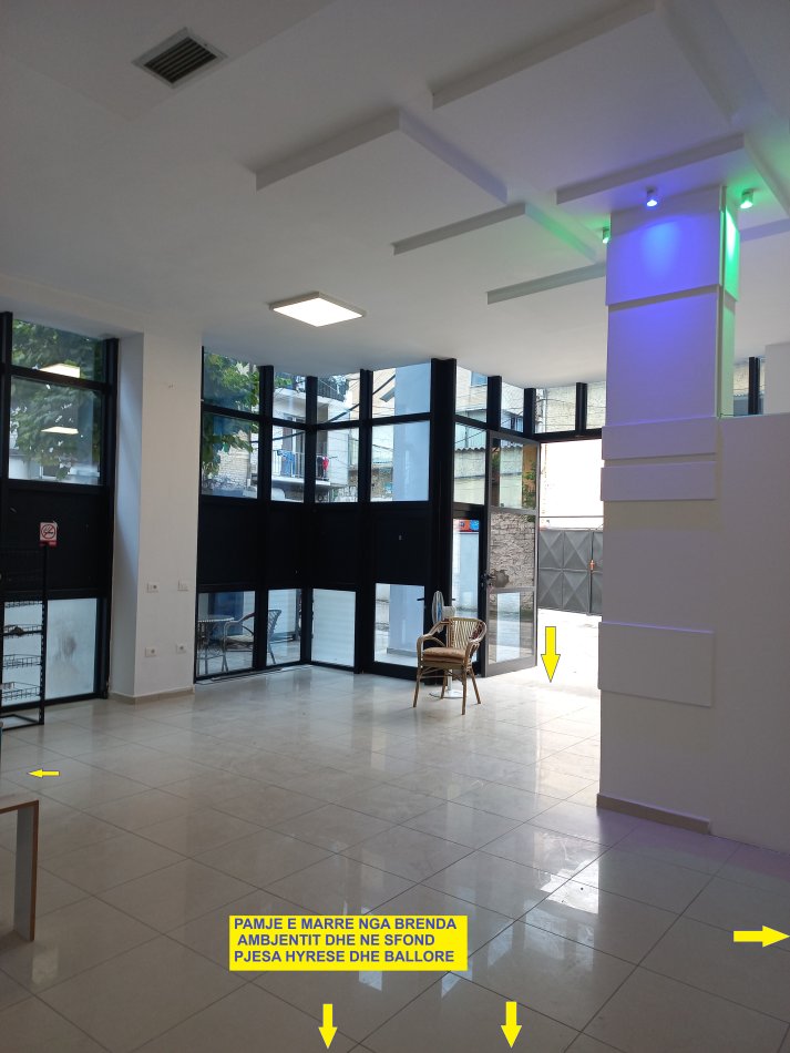 Tirane,Me Qera Ambjent Biznesi, ideale për; klinik, laborator, estetik-dermatologji, market, pastiçeri, paparukeri, studio ligjore/kontabël etj, kati 0, pallat ri, sip.85m², plus 50m2 verand, qera 850 €/muaj, në rr.Arkitekt Kasemi, 80m larg nga Ura Brrylit dhe 100m nga kryqzimi rr.H.Tahsin me Unazën