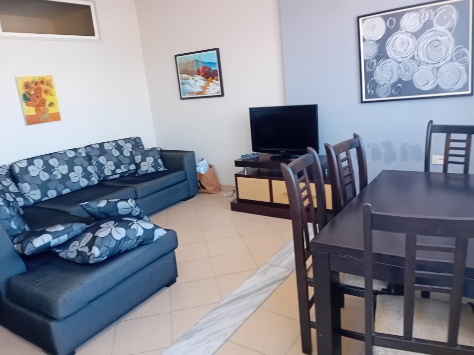 Tiaran.Kodra e Diellit. Rruga Rrapo Hekali.Shitet Apartament 1+1 i adoptuar ne 2+1me hipotek. Cmimi 103.000 euro.