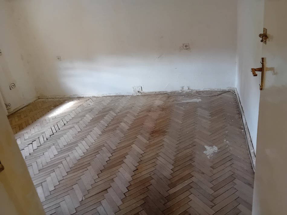 Tirane, Shitet Apartament 2+1me Hipoteke. Sip 70 m2. Rruga Asim Vokshi. Tirane. Afer Harri Fulls.   Cmimi 112.000 Euro i disk..