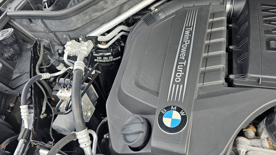 Tirane, shes makine BMW X6 35i Benzin, e zeze tiptronik Klima 112.000 km 27.000 €