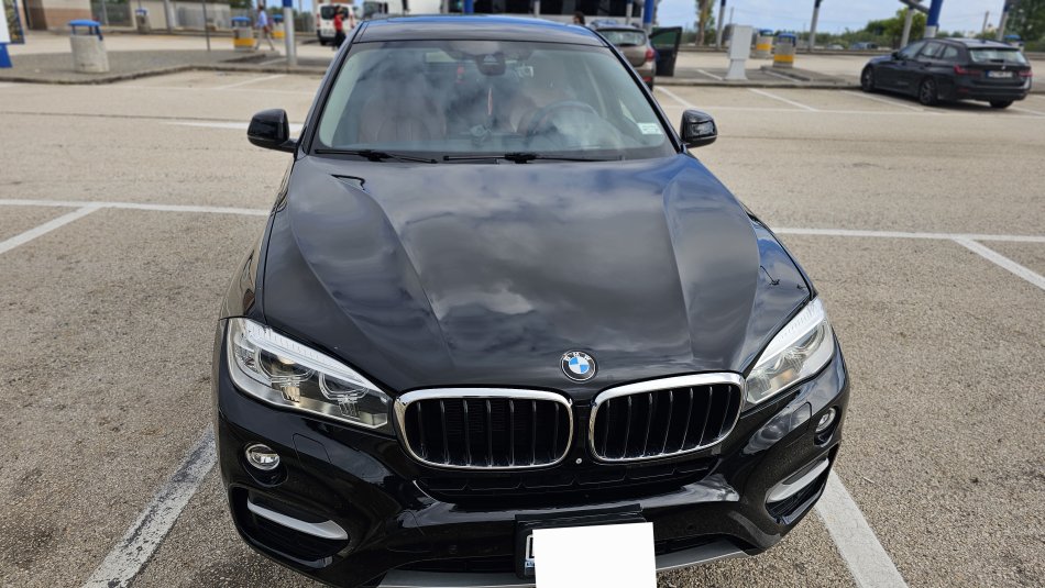 Tirane, shes makine BMW X6 35i Benzin, e zeze tiptronik Klima 112.000 km 27.000 €