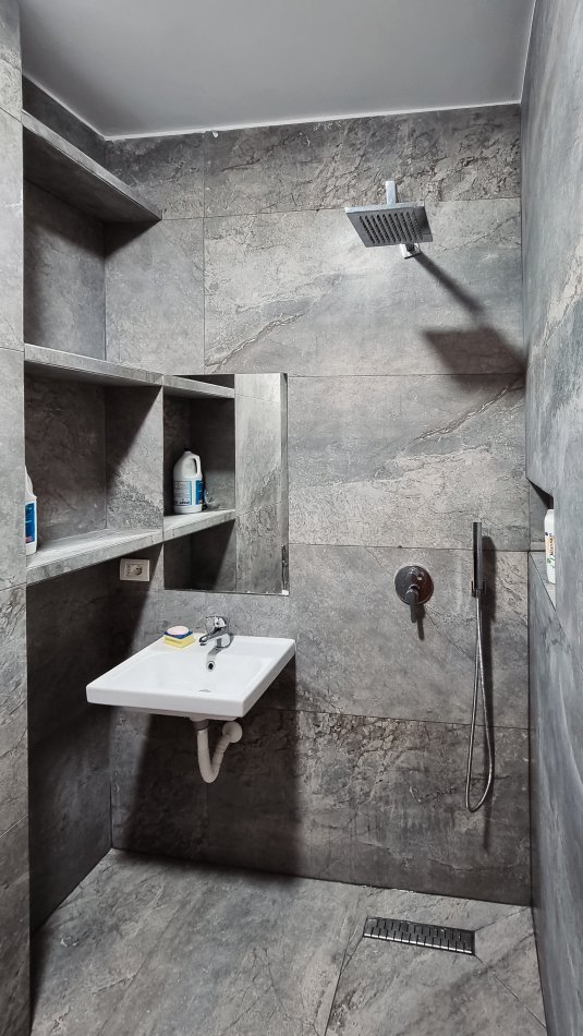 Tirane, jepet me qera apartament 2+1+Aneks+Ballkon Kati 2, 85 m² 400 € (fresk)