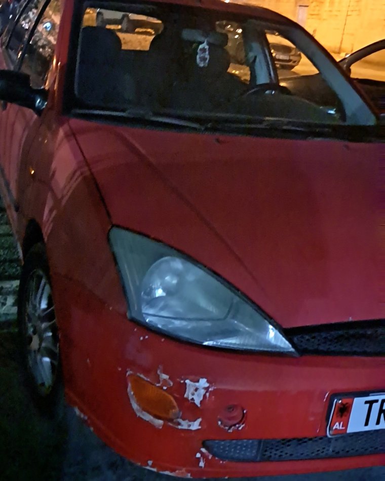 Tirane, shes makine Ford Focus Benzin, e kuqe manuale Kondicioner 194.000 Km për 1.800 €