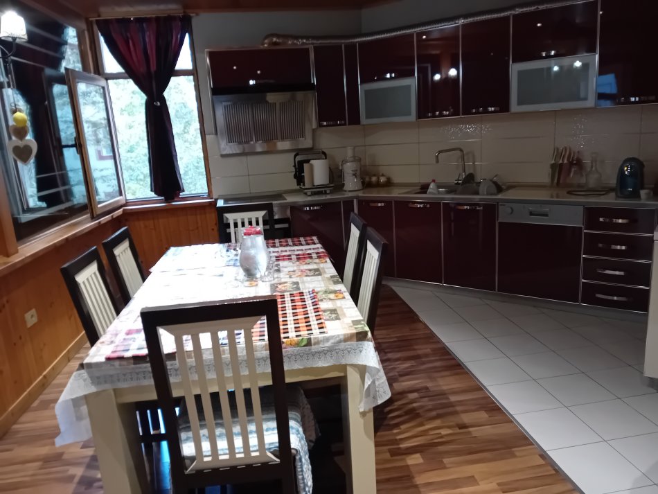 Tirane, Shitet Apt 2+1+2  Sip 171 m². Me Hipotek. Sip Apartamentit 106 m2 + verand 65 m2. Cmimi 149.500 Euro. ( Yzberisht afer Nela 6)