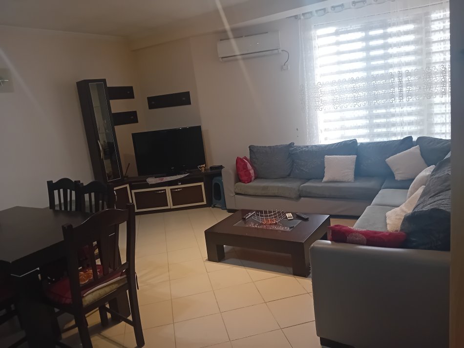 Yzberisht afer Bar Unik Shitet Apartament 2+1 me Hipotek. Sip 98 m2. Cmimi 125.000 Euro