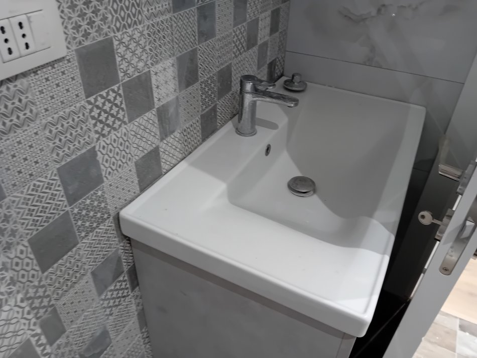 Tirane, shitet apartament 2+1 , 104 m² (Kodra e Diellit. Rr Rrapo Hekali. Shitet Apartament 2+1 me Hipotek. Sip 104 m2. Cmimi 170.000 Euro.)