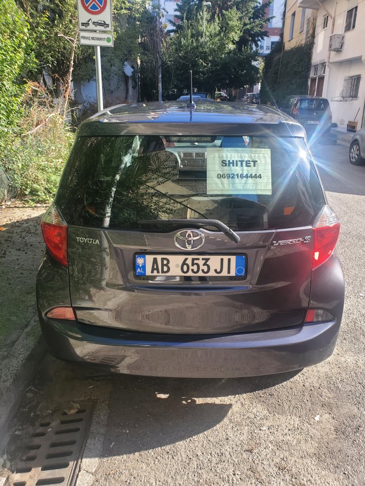 Tirane, shes Toyota Verso S 1.4 Nafte gri e erret automatik Kondicioner 160.000 km