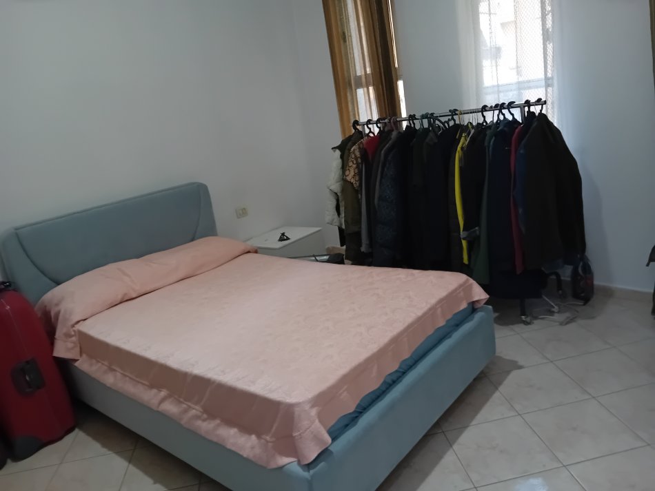Tirane, Shitet Apartament 2+1 me Hipoteke. Sip 95 m2. Cmimi 180.000 Euro i disk. (Kodra e Diellit. Rruga Bill Klinton).