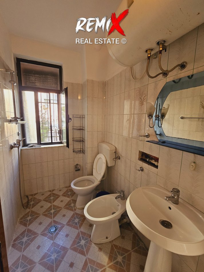 Durres, jepet me qera apartament 2+1+Aneks+Ballkon Kati 1, 85 m² 300 € 
