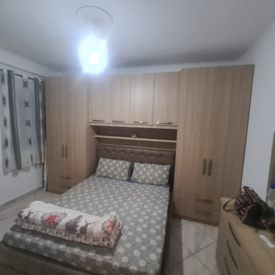 Tirane, shes apartament 2+1+Ballkon Kati 3, 70 m² 90.000 € (Restorant Fresku))