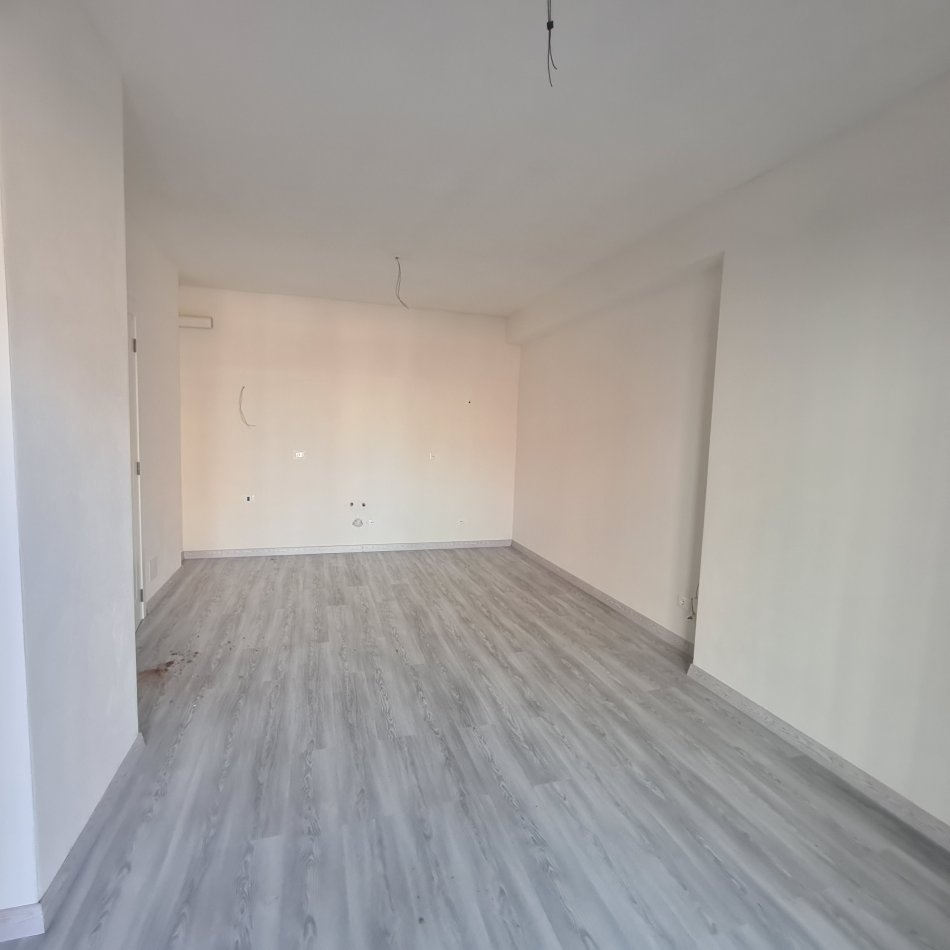 Tirane, jap me qera apartament 1+1 per zyra ose banim, Kati 1, 70 m² 400 € (Bulevardi i Ri)