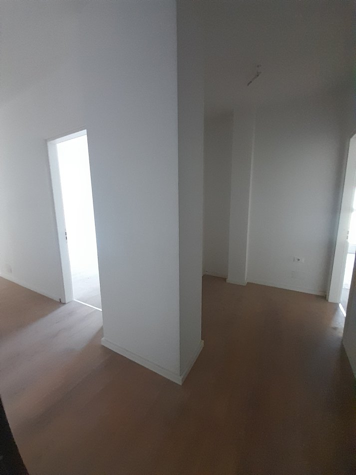 Tirane, shitet apartament 2+1+Ballkon Kati 3, 110 m² 176.000 € (Rruga Don Bosko/Pranë Gjykatës Administrative)