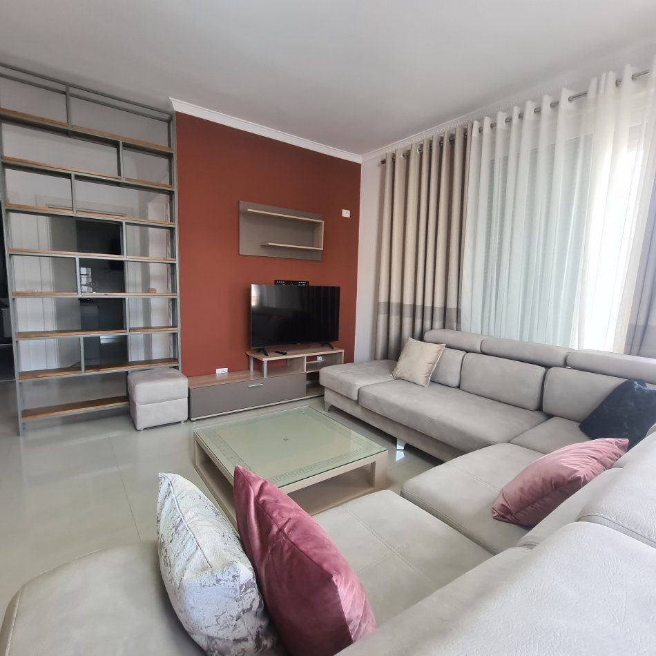 Tirane, jap me qera apartament+parkim | 2+1+dhome gatimi me vete, Kati 2, 145 m² 700 € (KOPSHTI BOTANIK)