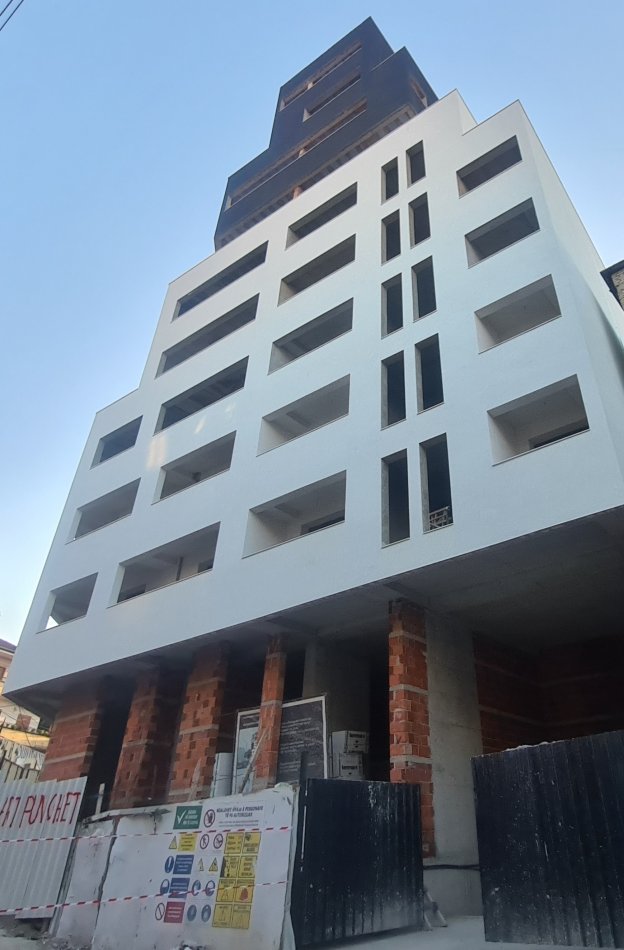 Tirane, shes 2 apartamente 1+1+Ballkon Kati 3, 116 m²- 155000 € (Rruga e Dibrës)