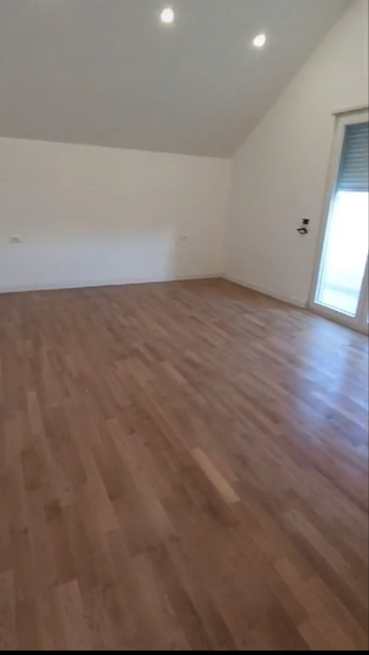 Tirane, shes apartament Papafingo, 3+1+ parkim, Kati 4, 170 m² 300.000 € (SHKOLLA E KUQE)