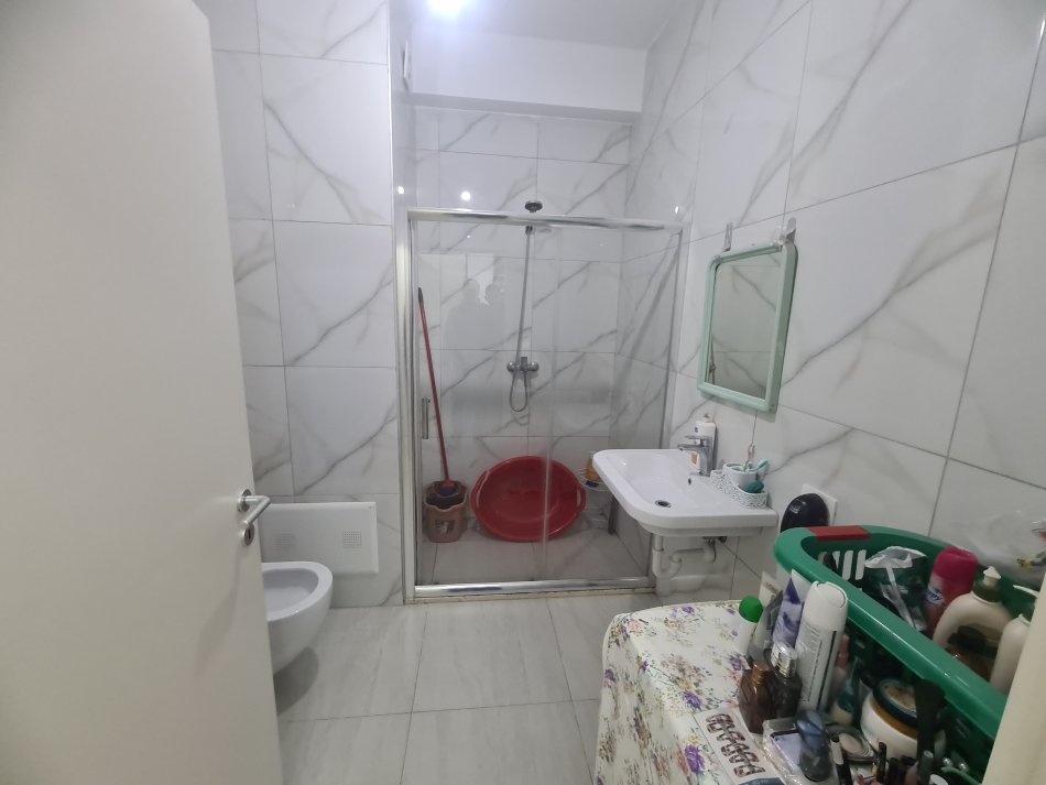 Tirane, jepet me qera apartament 2+1+Ballkon Kati 2, 87 m² 460 € (KOMPLEKSI MANGALEM)