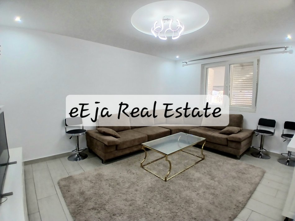 Tirane, shitet apartament 2+1+Ballkon Kati 3, 75 m² 158.000 € (Rruga e kavajes)