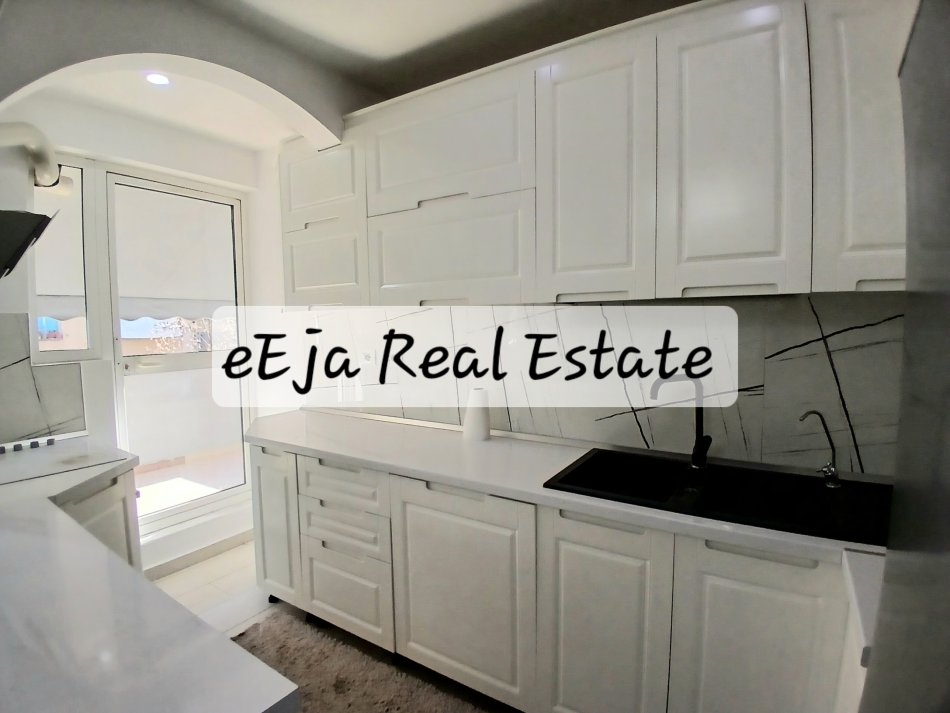 Tirane, shitet apartament 2+1+Ballkon Kati 3, 75 m² 158.000 € (Rruga e kavajes)