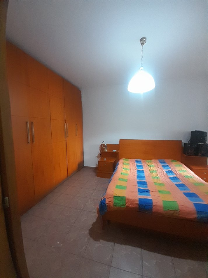 Tirane, jepet me qera apartament 2+1+Ballkon Kati 3, 87 m² 500 € (Rruga Ferit Xhajko)