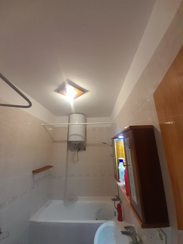 Tirane, jepet me qera apartament 2+1+Ballkon Kati 3, 87 m² 500 € (Rruga Ferit Xhajko)