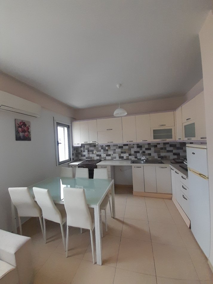 Tirane, jepet me qera apartament 2+1+Ballkon Kati 6, 90 m² 500 € (Rruga 5 Maj, Concord Center)