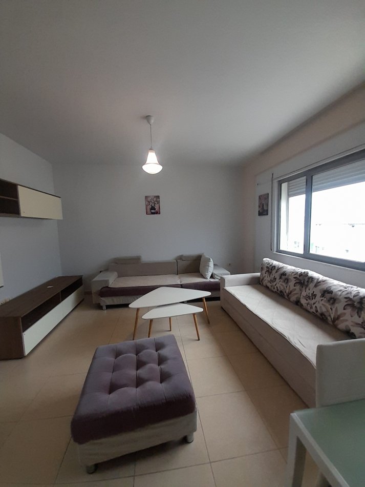 Tirane, jepet me qera apartament 2+1+Ballkon Kati 6, 90 m² 500 € (Rruga 5 Maj, Concord Center)